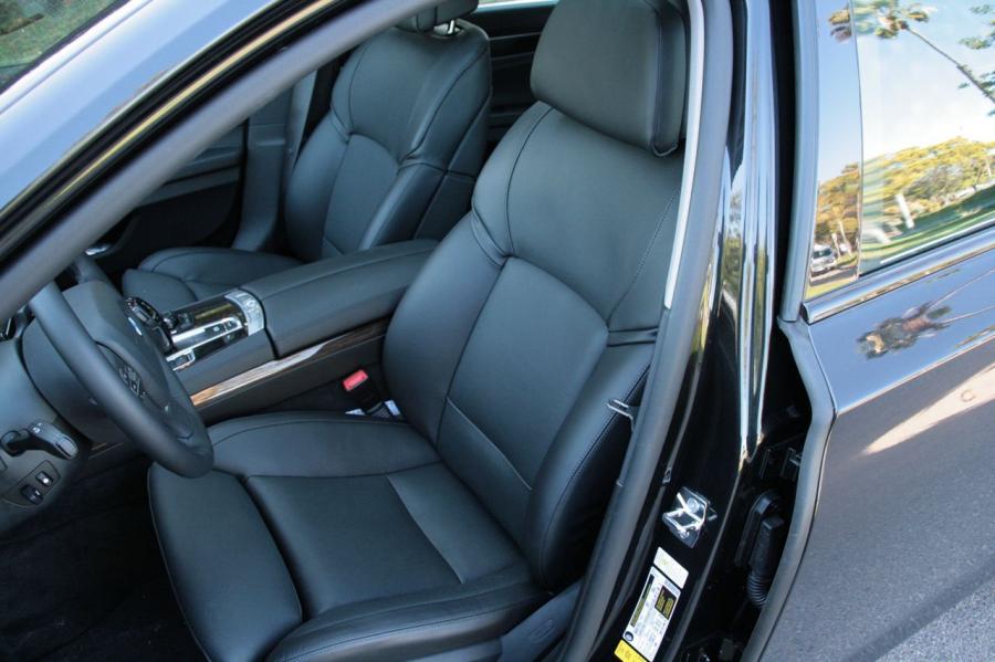  BMW 750iL 2009 года  (фото 12 из 30)